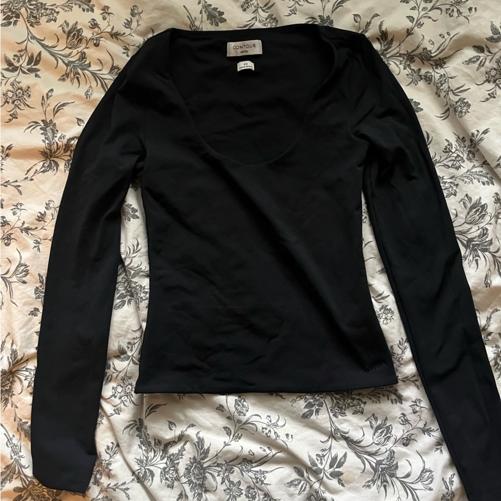 Aritzia contour longsleeve waist length top